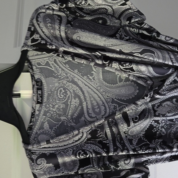 Dress - Picture 2 of 7